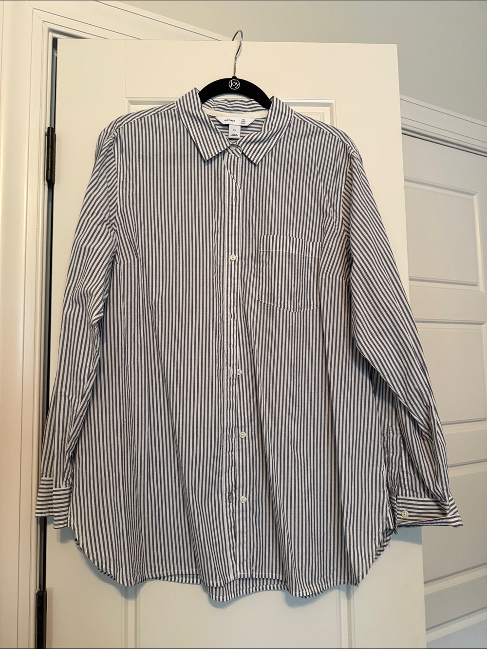 Old Navy Women's Blue and White Striped Button-Down Shirt